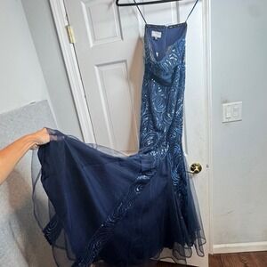Ivonne Couture Evening Dress $1200 Retail Size 2 Sequin Formal Homecoming Prom